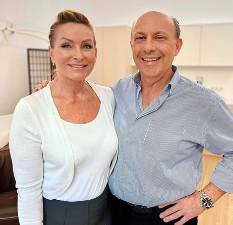 Zufriedene Patientin nach Hautbehandlung im Centrum Aestheticum, Wien.