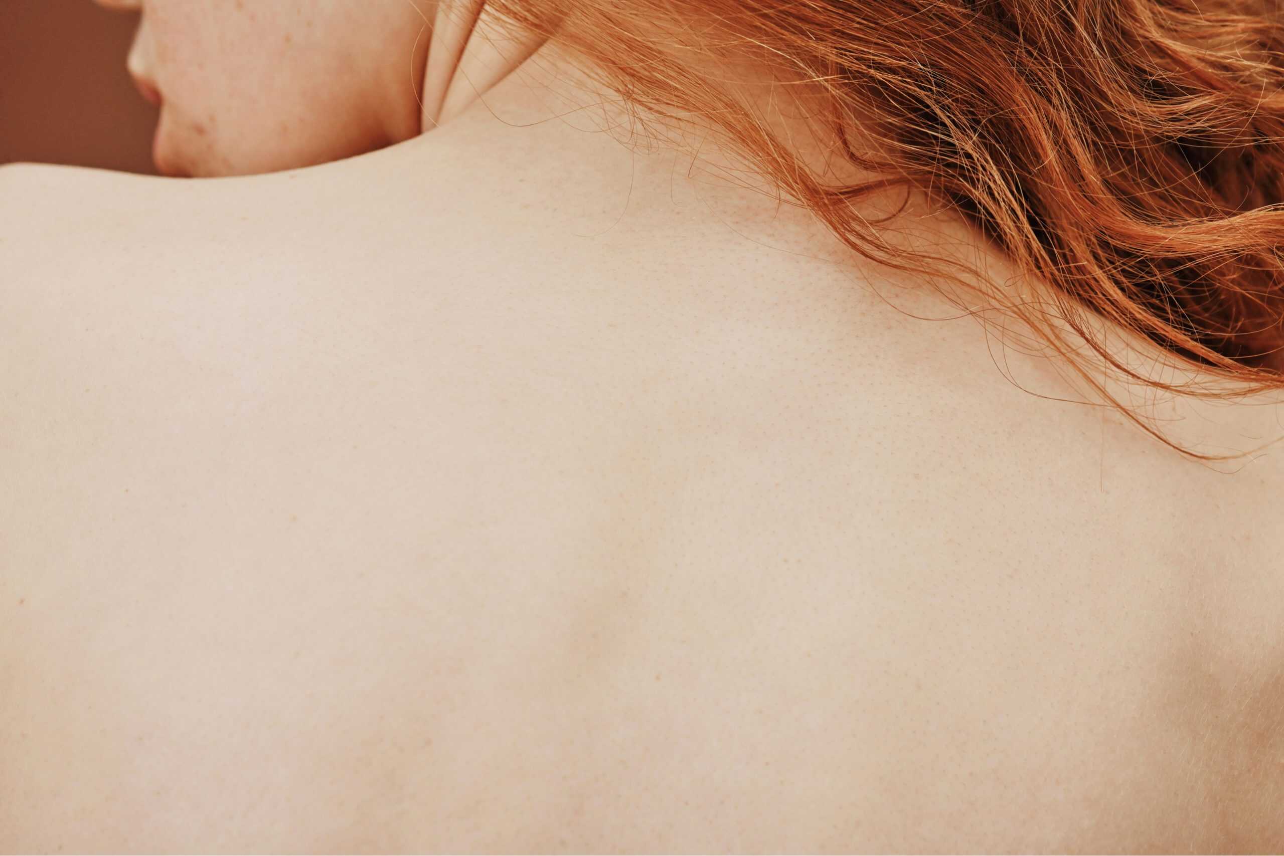 Nahaufnahme eines nackten Rückens mit glatter, gepflegter Haut bei Centrum Aestheticum.