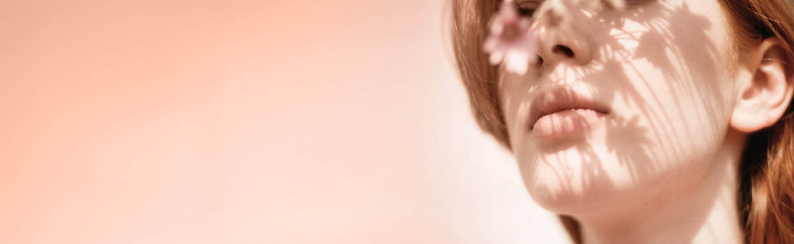 Frau im Centrum Aestheticum, spezialisiert auf ästhetische und kosmetische Behandlungen.